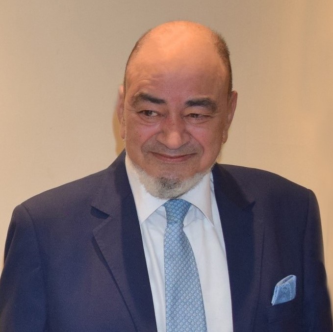محمد اسماعيل عبده رئيس شعبة المستلزمات الطبية