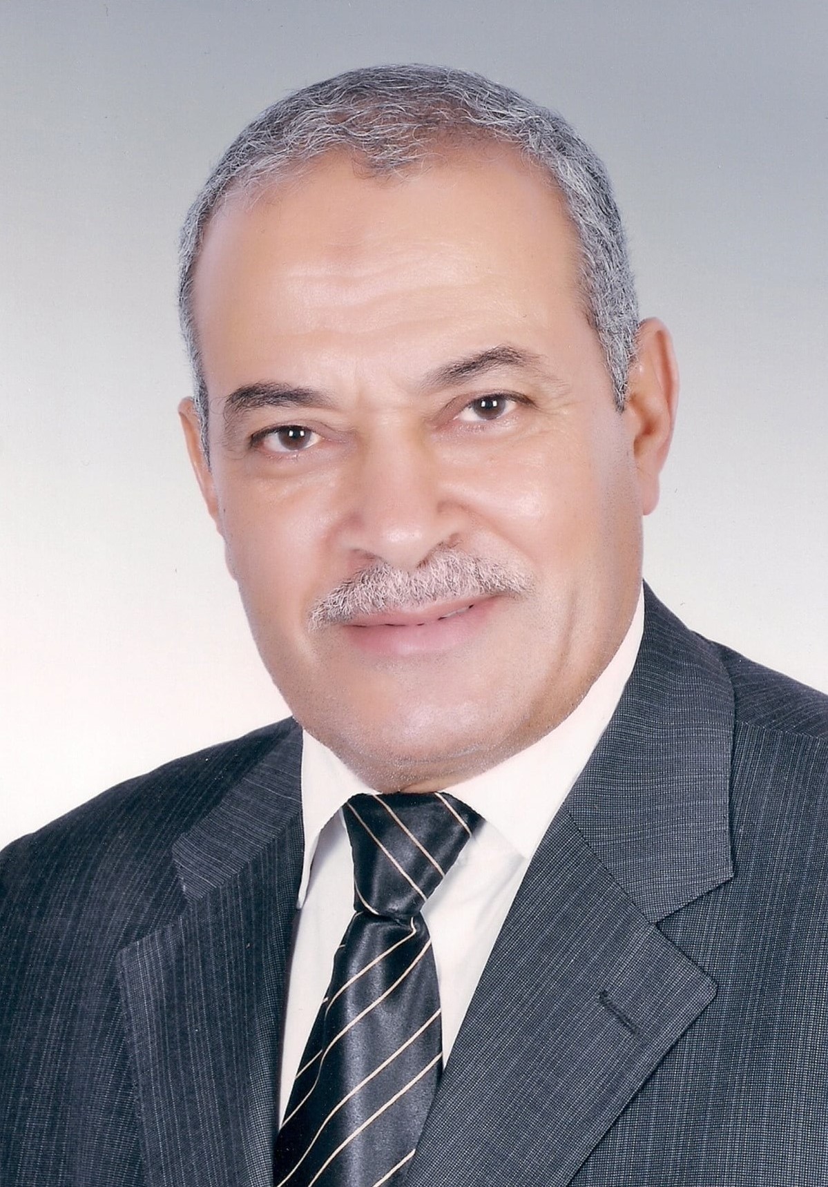 عبد العزيز السيد رئيس شعبة الدواجن بغرفة القاهرة